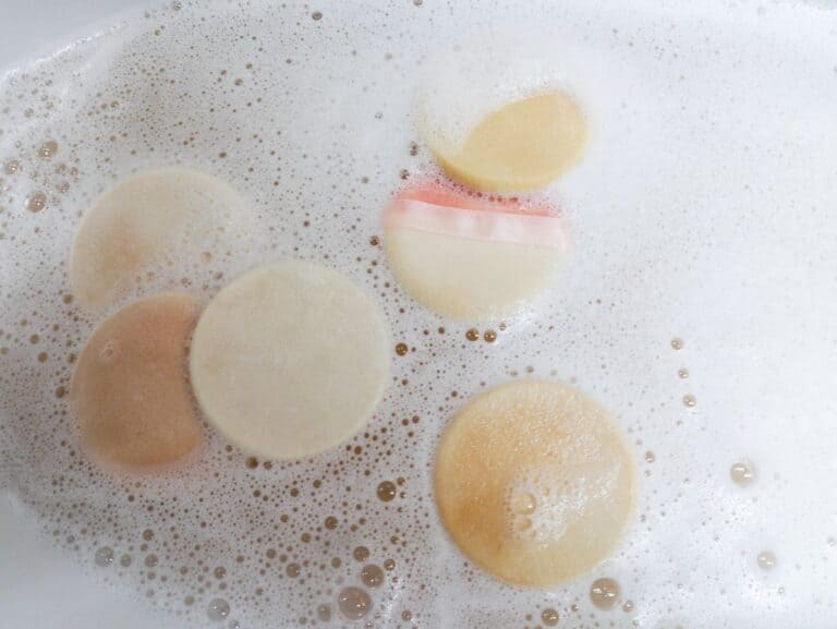How To Clean Makeup Sponges and Brushes With Vinegar (Easy Tips)