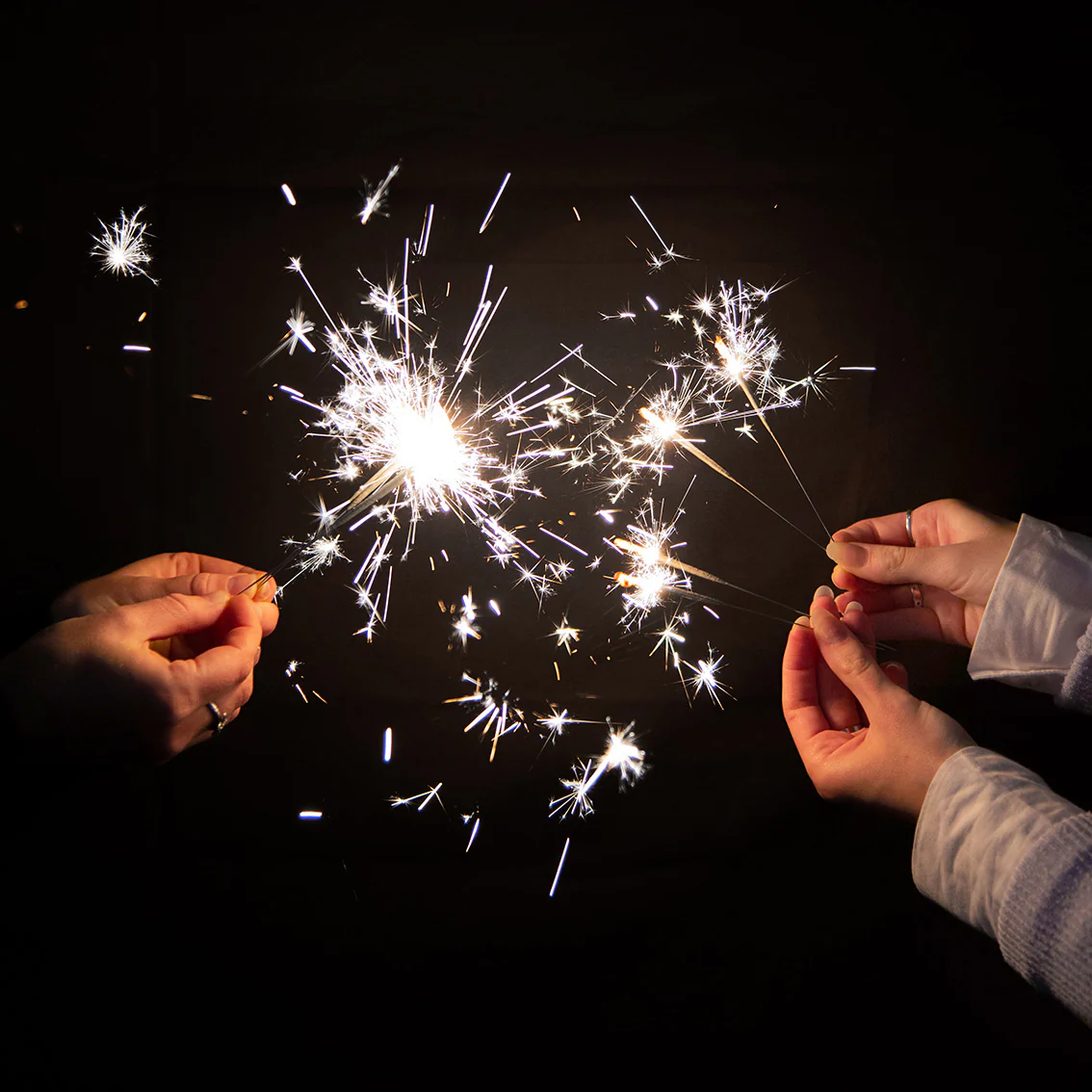 What Are Sparklers Made Of? The Shiny Role of Magnesium - Material ...